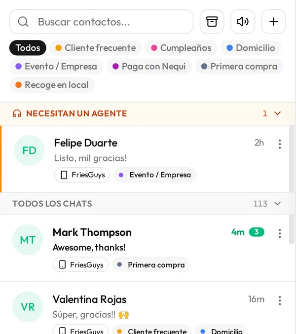 Bandeja compartida con los chats del equipo, etiquetas y chats que necesitan un agente